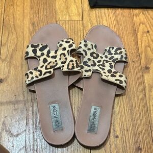 Steve Madden Tan and Black Leopard Sandals